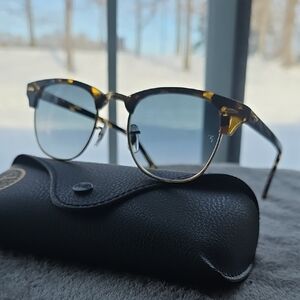 Ray-Ban Clubmaster Tortoise Shell With Gradient Lense Sunglasses 51-21